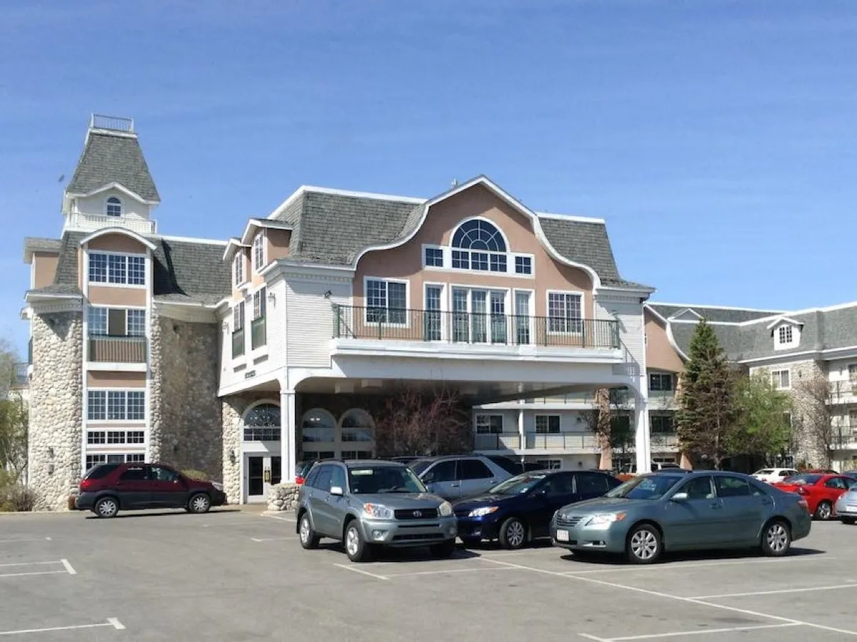 Mackinaw Hotel Management The Lighthouse Restaurant