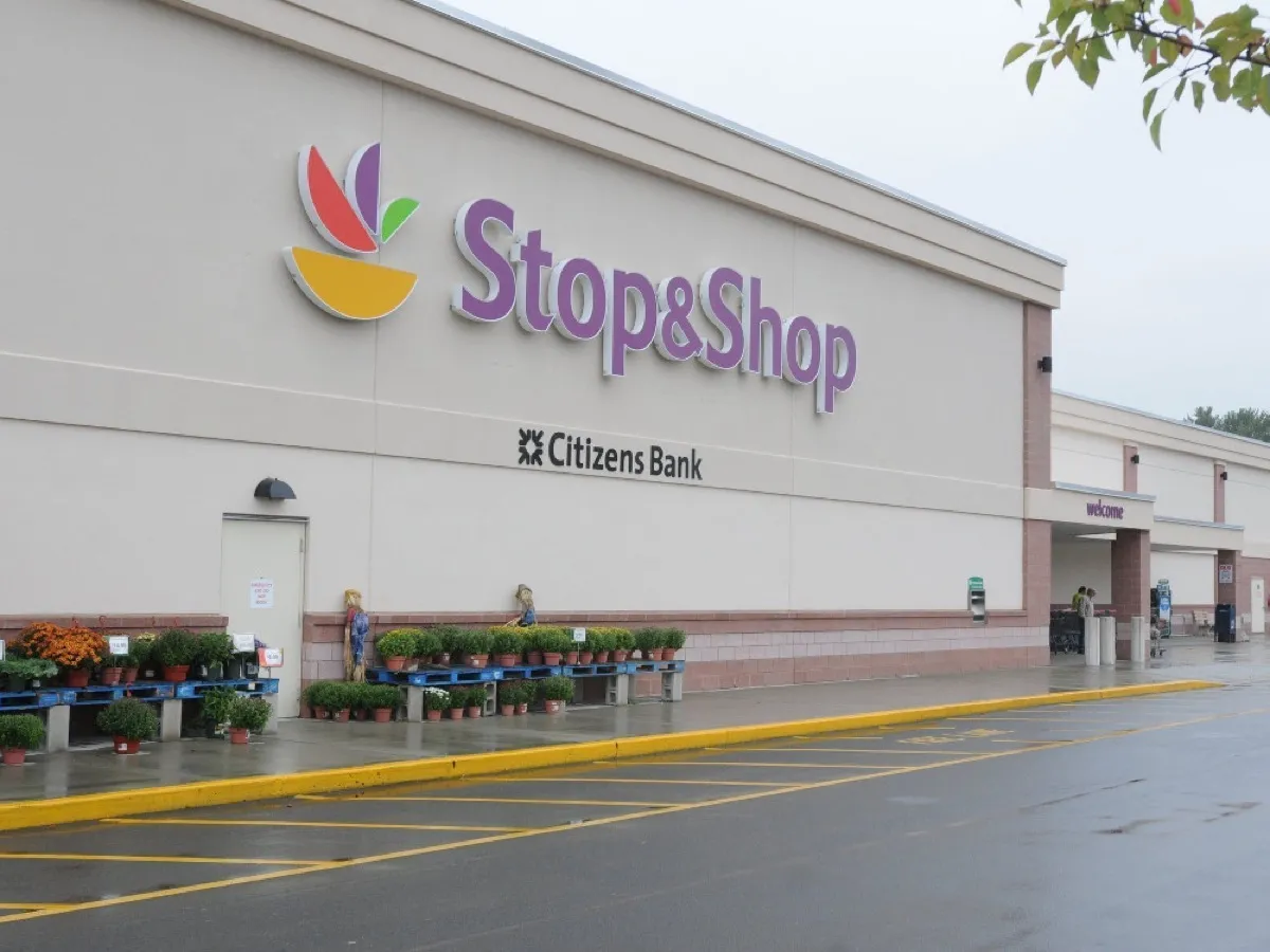 Stop and Shop Supermarket at Nantucket 2415