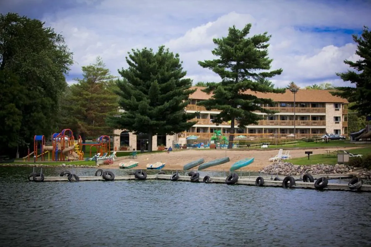 Dells Resorts: Aloha Beach Resort