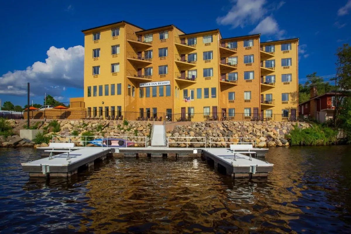 Dells Resorts: Vue Boutique Hotel and Boathouse